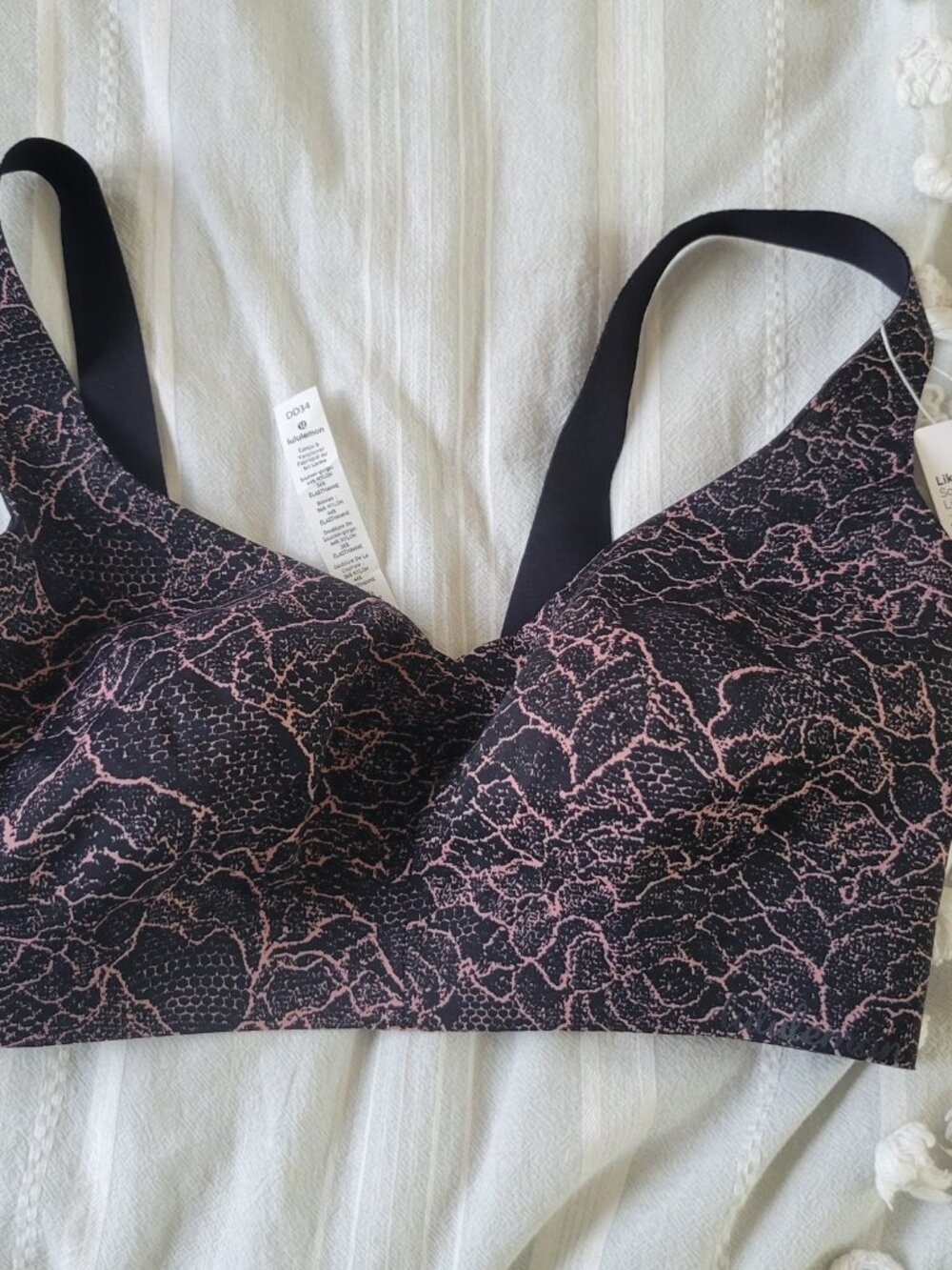 NWT Lululemon Like Nothing Bra Lace Print Black Pink 34DD - Picture 2 of 7